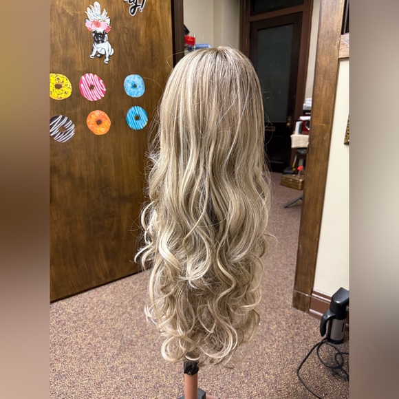 Allegra 28 (inch long) Belle Tress heat ok Wig - Picture 3 of 6